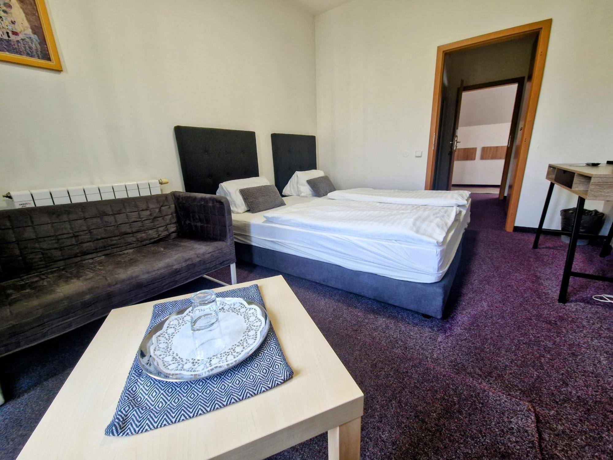 Family Hotel Maxim Beroun  Luaran gambar