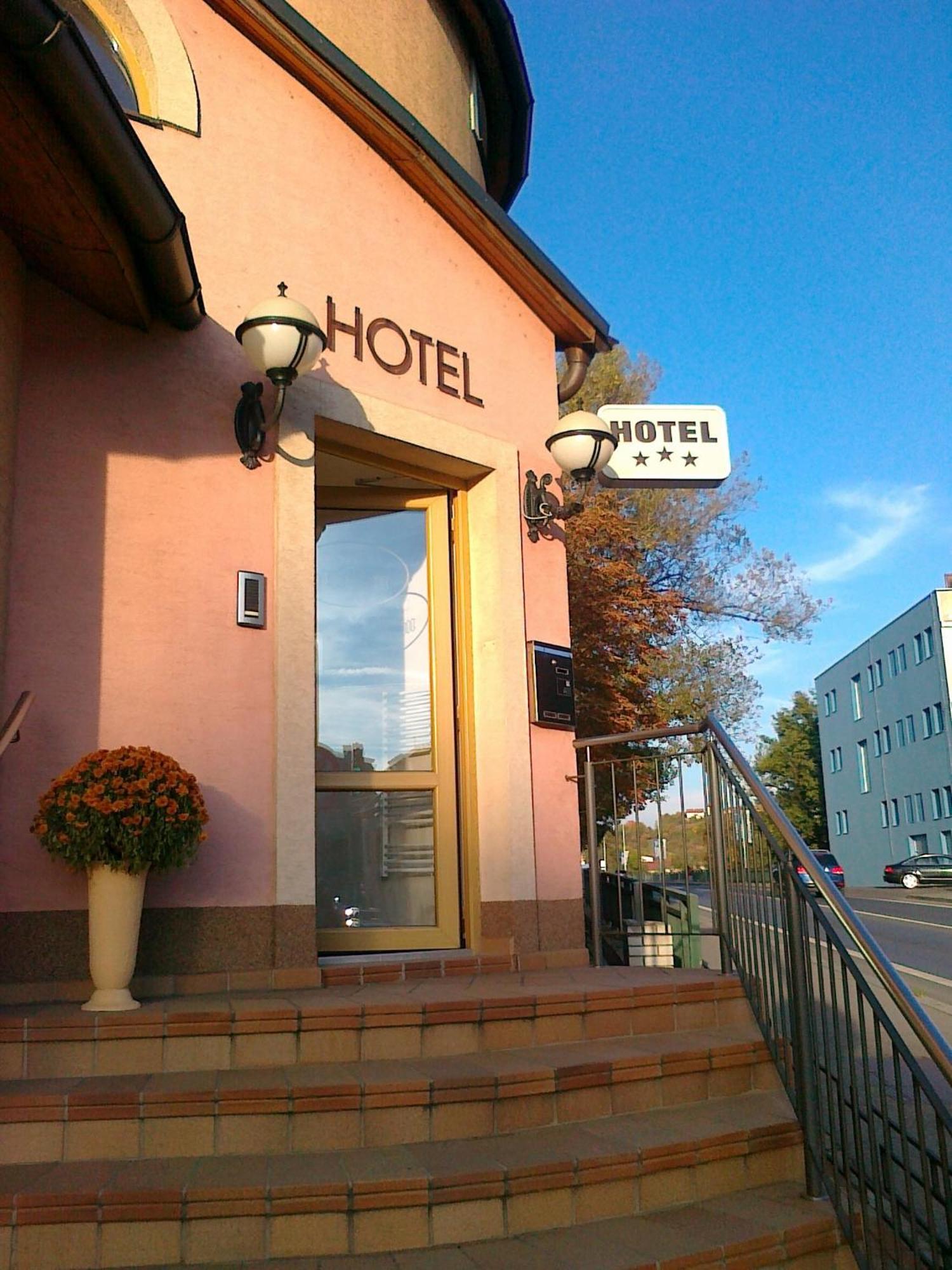Family Hotel Maxim Beroun  Luaran gambar